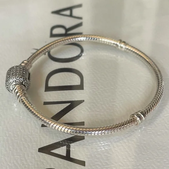 Pandora Moments Sparkling Pave Clasp Bracelet 7 Inches - Picture 2 of 3